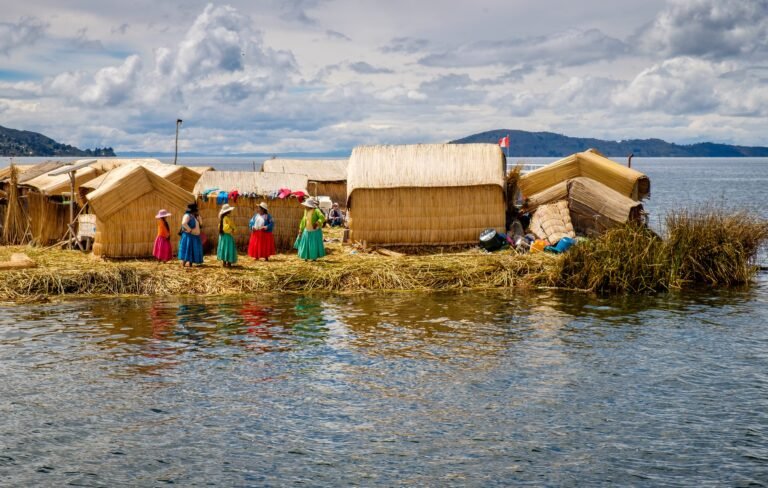 Women from Uros Islands